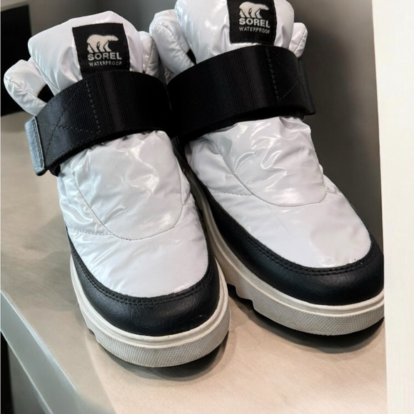 Sorel Kinetic Short Snow Boot Women’s 6.5 Black White Waterproof boots shoes - Picture 5 of 11